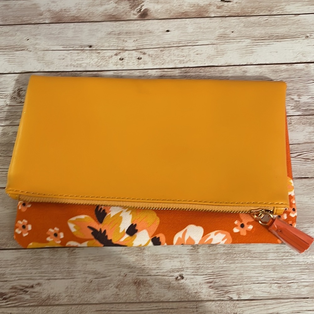 Floral clutch - Picture 1 of 5
